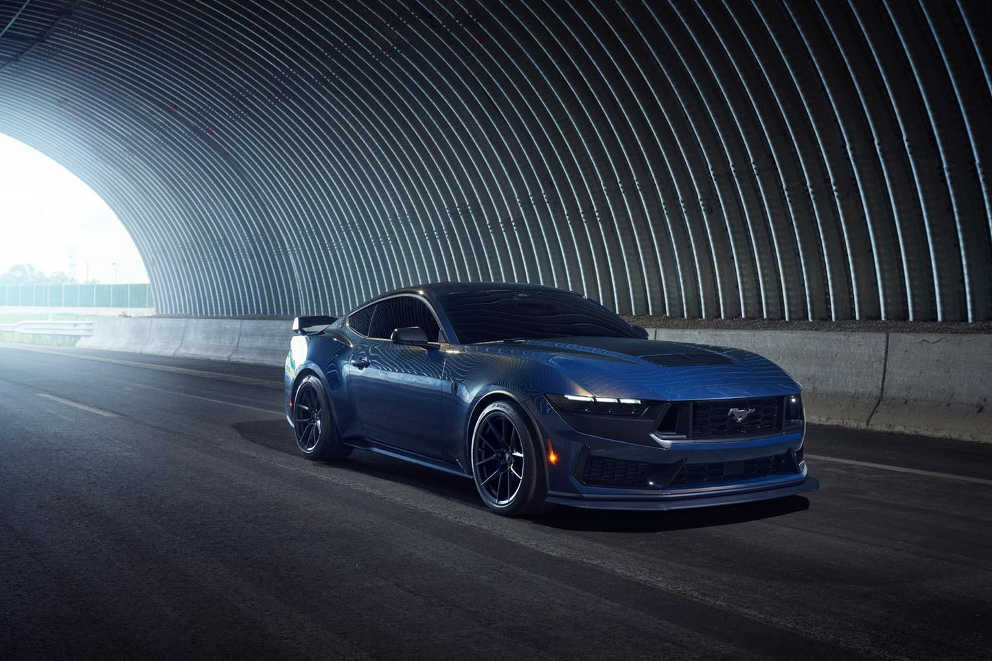 Mustang Dark Horse  0404-7337