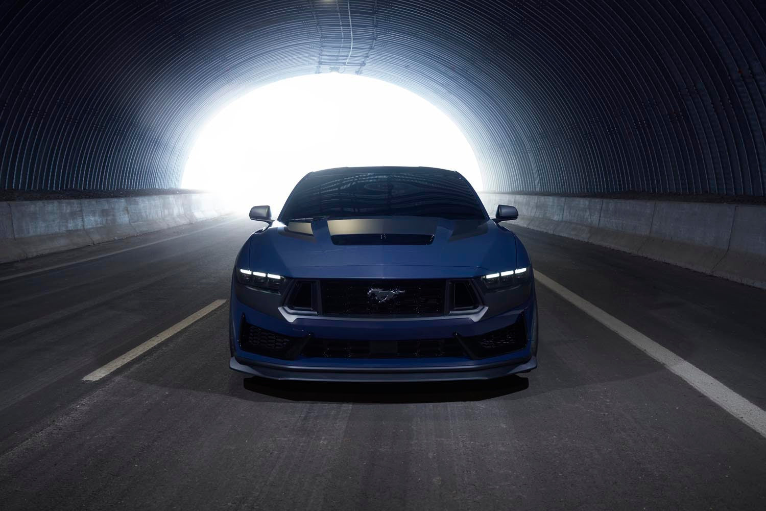 Mustang Dark Horse  0404-7338