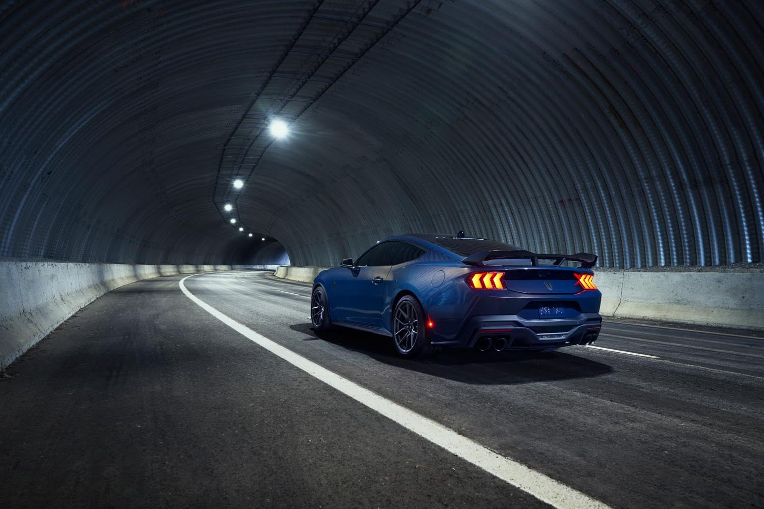 Mustang Dark Horse  0404-7339