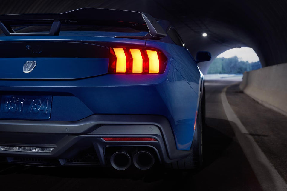 Mustang Dark Horse  0404-7341
