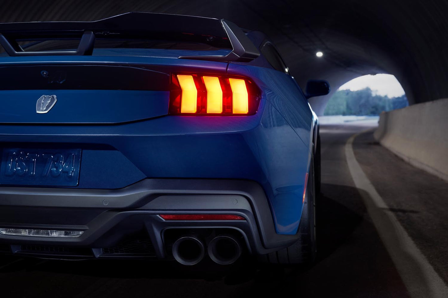 Mustang Dark Horse  0404-7341