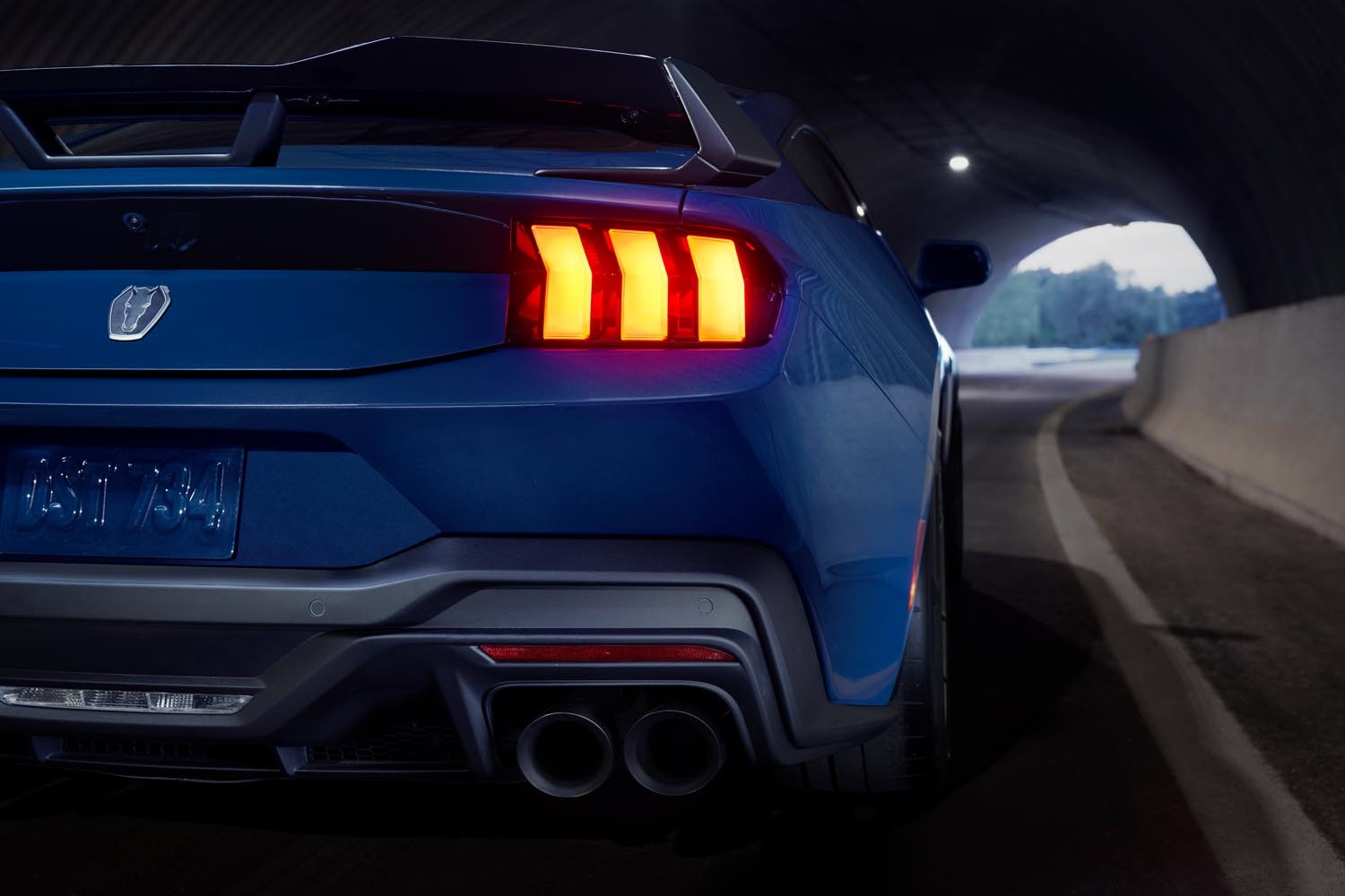 Mustang Dark Horse  0404-7341