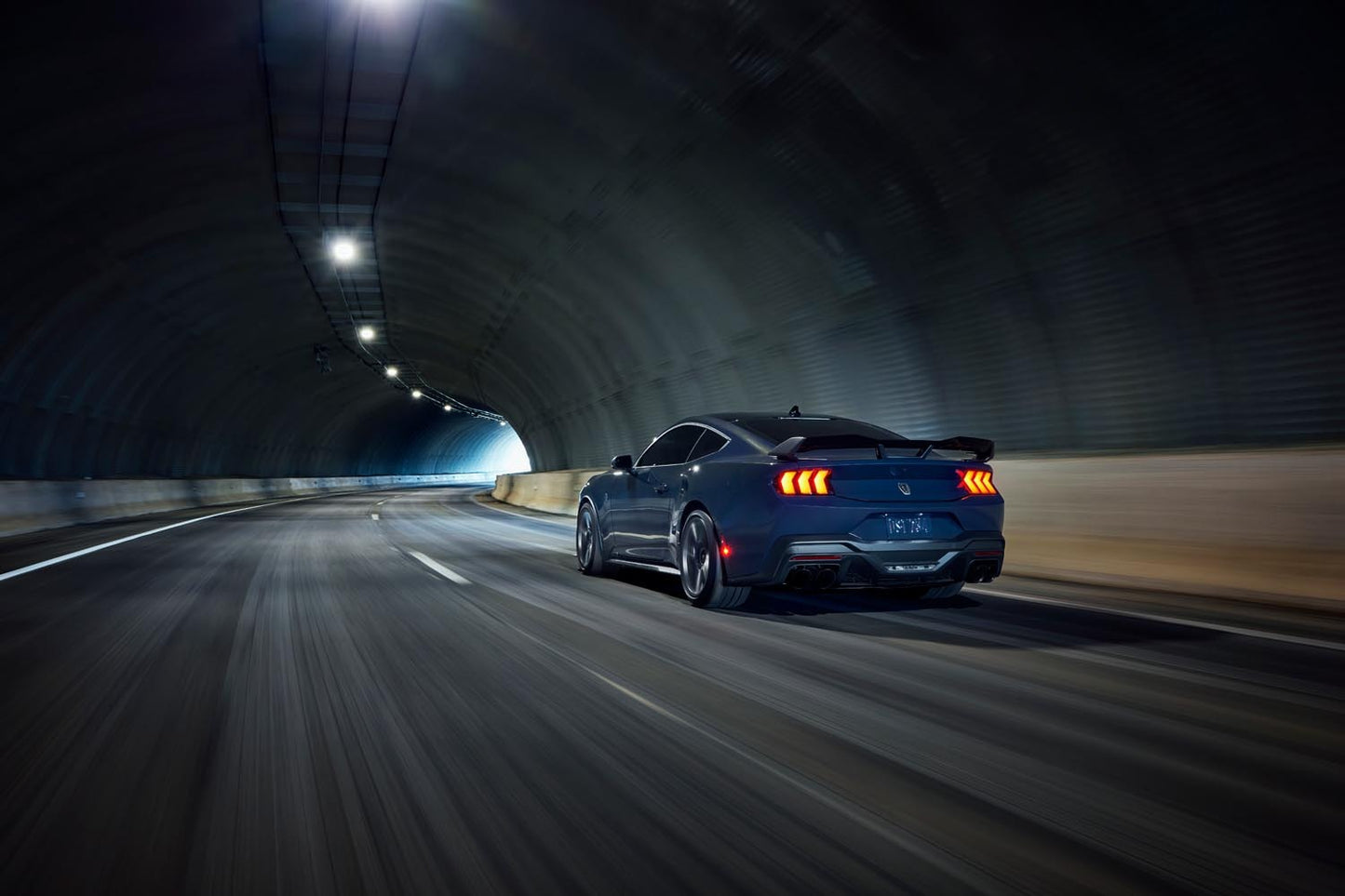 Mustang Dark Horse  0404-7342