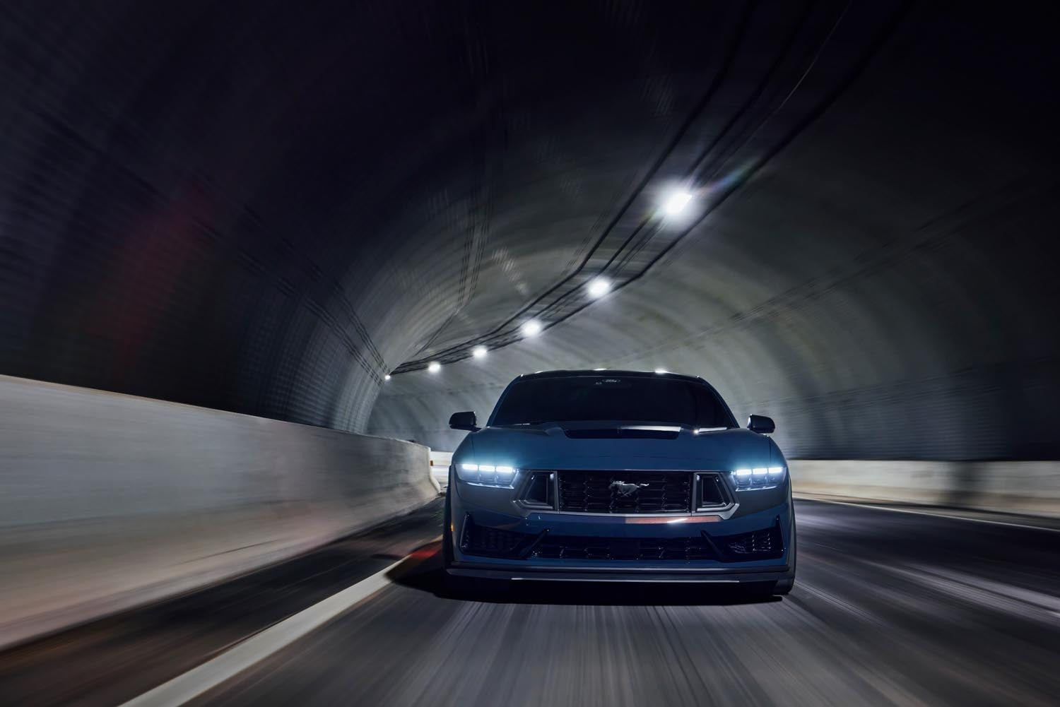 Mustang Dark Horse  0404-7344