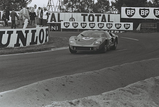 1966 Le Mans - Bucknum / Hutcherson (Ford Mk II) 0999-0235