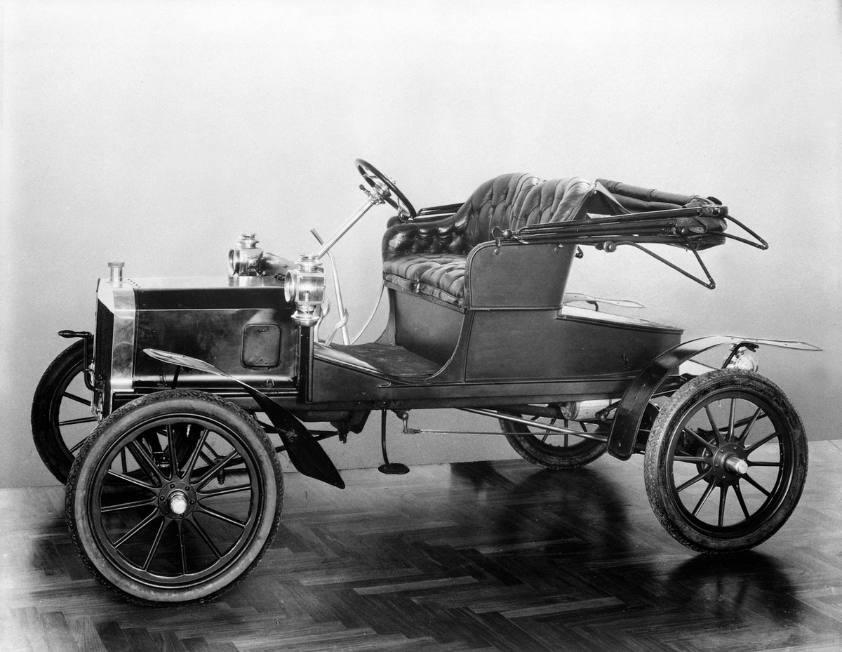 This archival image documents the 1906 Ford Model N Runabout and is preserved in the Ford Heritage Vault as part of Ford Motor Company's historic photographic archive. Free for personal, non-commercial use. Ford Heritage Vault reference AR-2008-8....
