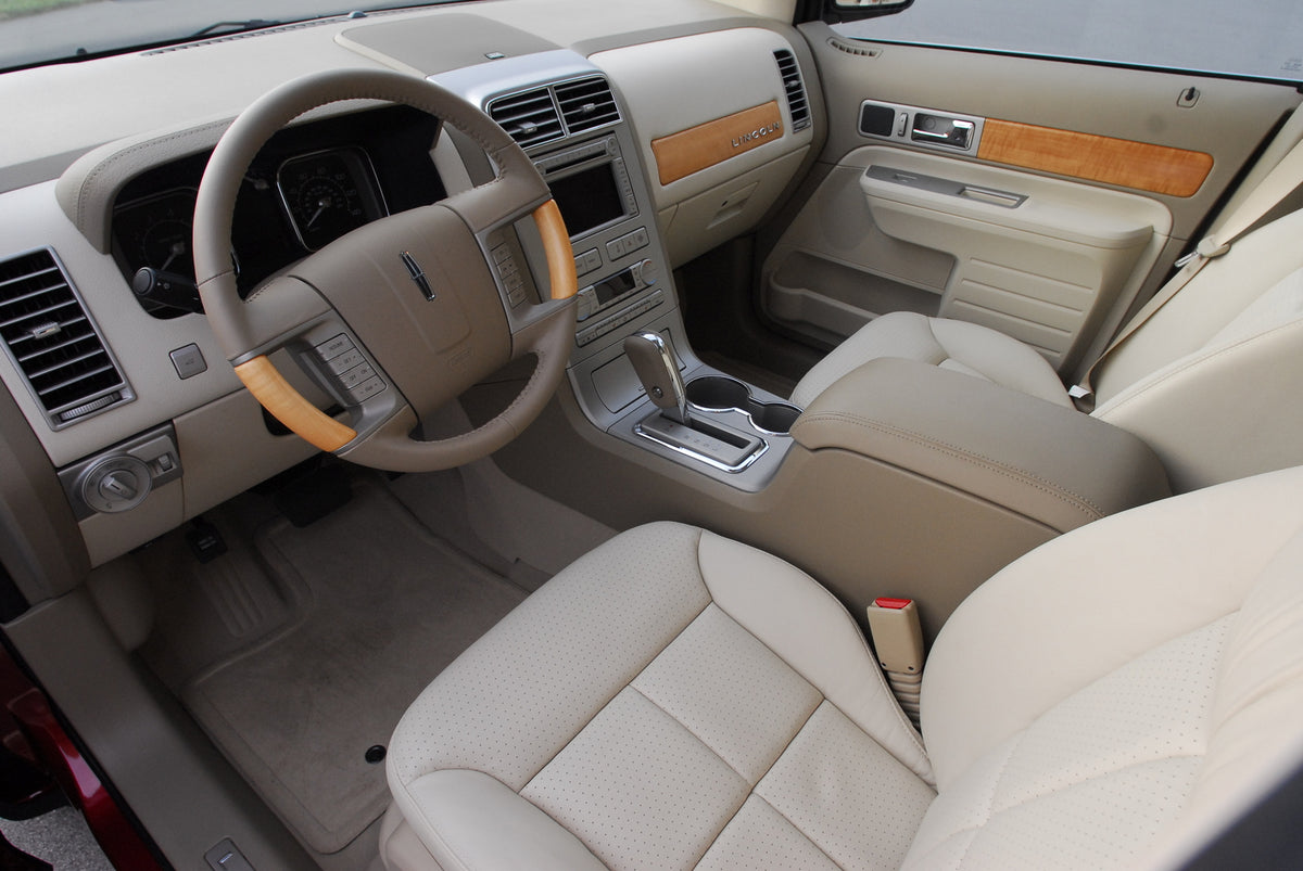 This archival image documents the 2007 Lincoln MKX and is preserved in the Ford Heritage Vault as part of Ford Motor Company's historic photographic archive. Free for personal, non-commercial use. Ford Heritage Vault reference AR-2008-8.1.1.1577.
