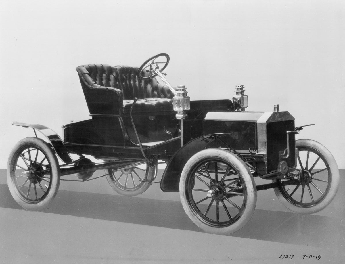 This archival image documents the 1906 Ford Model N roadster and is preserved in the Ford Heritage Vault as part of Ford Motor Company's historic photographic archive. Free for personal, non-commercial use. Ford Heritage Vault reference AR-2008-8....