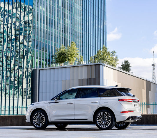 2021 Lincoln Corsair Grand Touring with scenic building HV 2021-0021