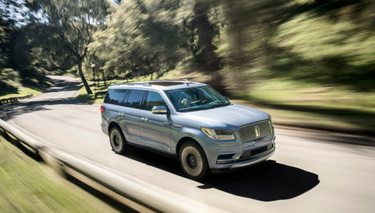 2018 Lincoln Navigator action shot on scenic road HV 2018-0019