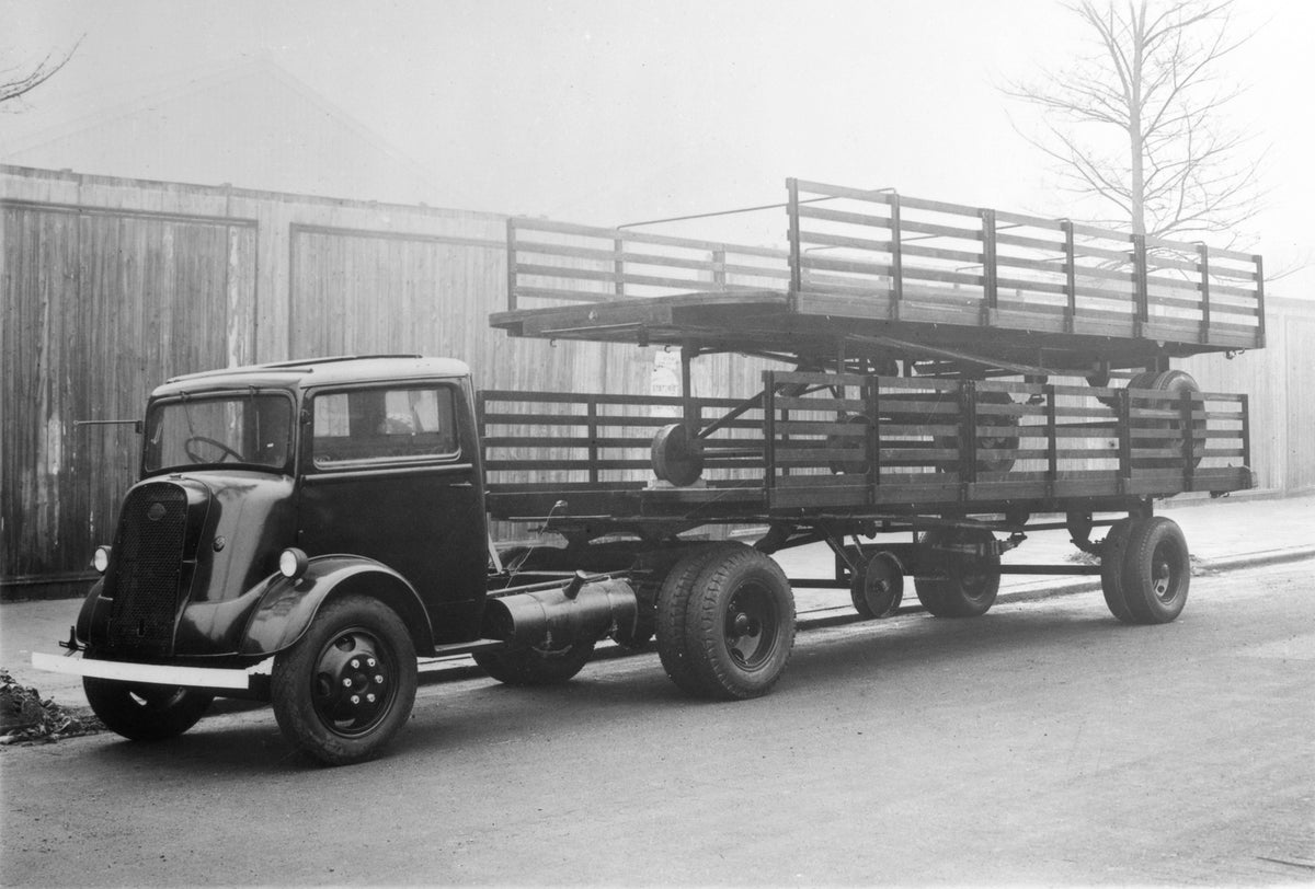 This archival image documents the 1946 Articulated Ford Thames truck carrying trailer and is preserved in the Ford Heritage Vault as part of Ford Motor Company's historic photographic archive. Free for personal, non-commercial use. Ford Heritage V...