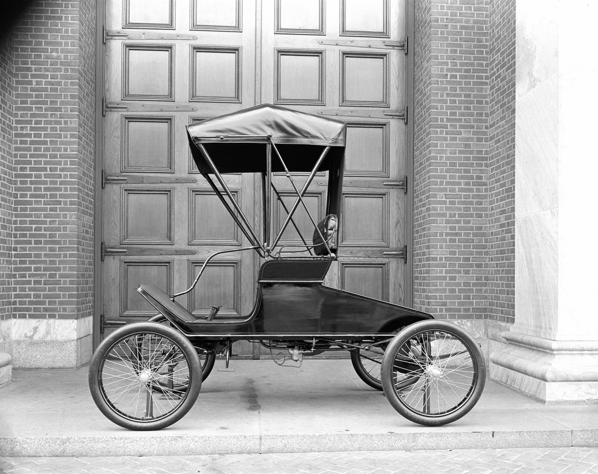 This archival image documents the 1901 Ford Runabout and is preserved in the Ford Heritage Vault as part of Ford Motor Company's historic photographic archive. Free for personal, non-commercial use. Ford Heritage Vault reference AR-2008-8.1.4.17.