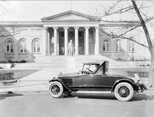 1922 Lincoln Sport Roadster Model 111 with Lincoln statue HV 1922-0002