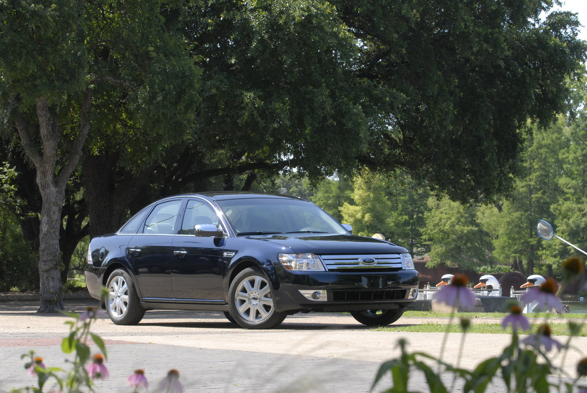 This archival image documents the 2010 Ford Taurus scenic trees and lake and is preserved in the Ford Heritage Vault as part of Ford Motor Company's historic photographic archive. Free for personal, non-commercial use. Ford Heritage Vault referenc...