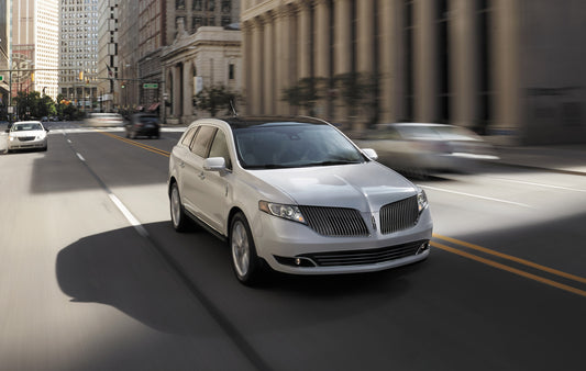 2015 Lincoln MKT action shot on scenic road C4781715 HV 2015-0057