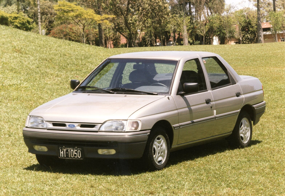 This archival image documents the 1994 Ford Verona 2.0 GLX in field with scenic trees AR-2002-210284 and is preserved in the Ford Heritage Vault as part of Ford Motor Company's historic photographic archive. Free for personal, non-commercial use. ...