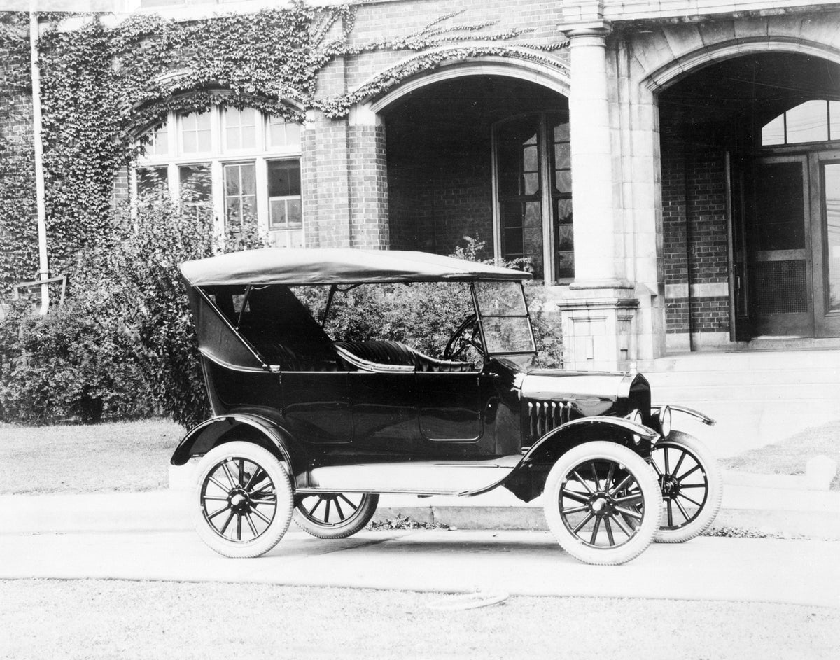This archival image documents the 1922 Ford Model T Touring and is preserved in the Ford Heritage Vault as part of Ford Motor Company's historic photographic archive. Free for personal, non-commercial use. Ford Heritage Vault reference AR-2008-8.1...