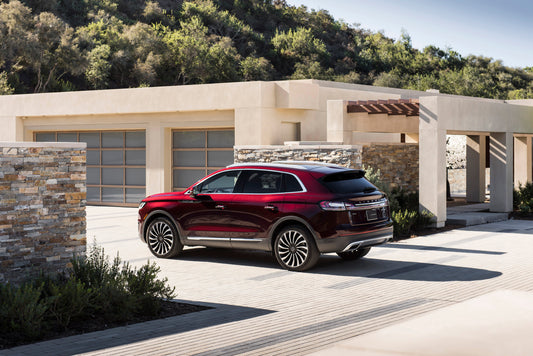 2019 Lincoln Nautilus rear view at scenic house HV 2019-0027