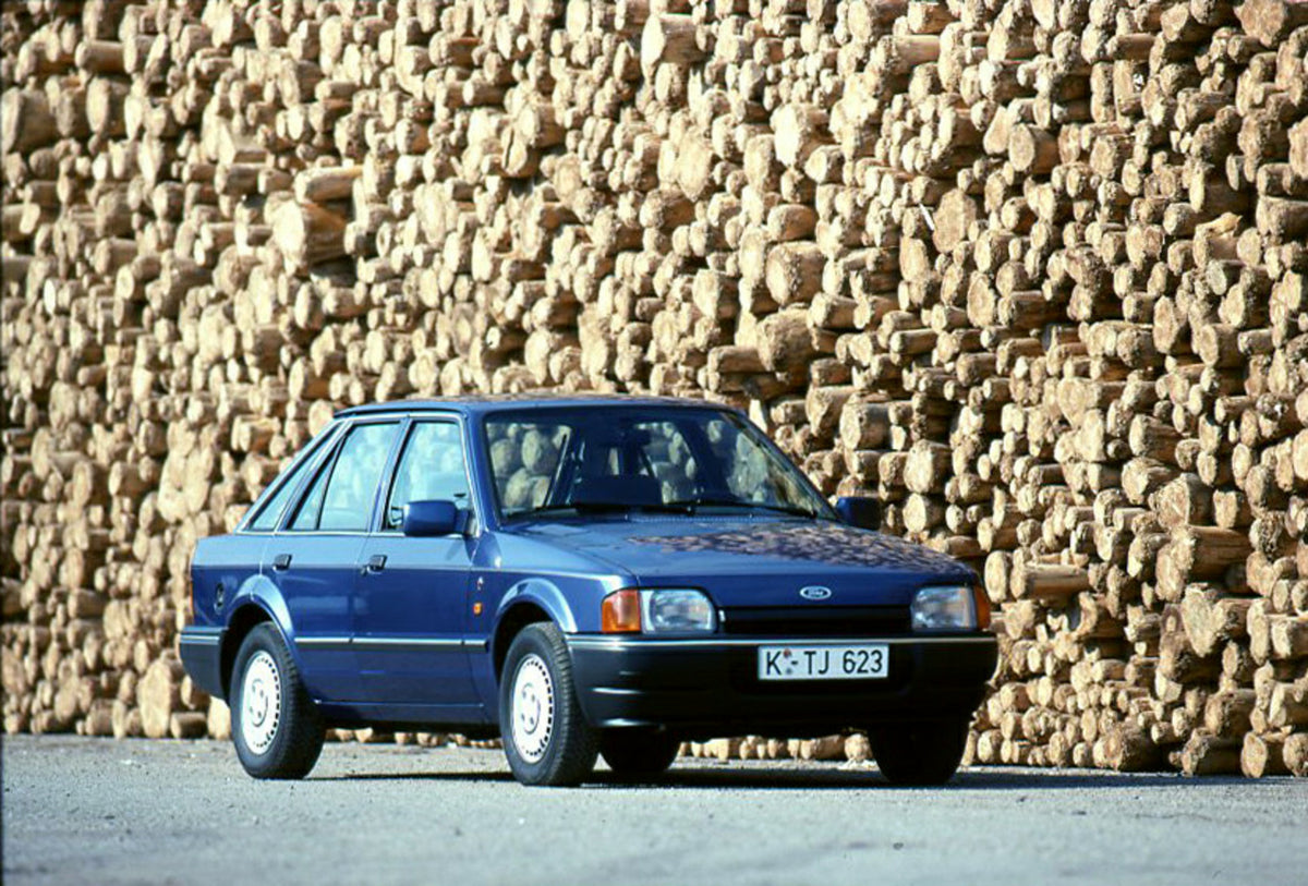 This archival image documents the 1989 Ford Escort Mark IV LHD with lumber and is preserved in the Ford Heritage Vault as part of Ford Motor Company's historic photographic archive. Free for personal, non-commercial use. Ford Heritage Vault refere...