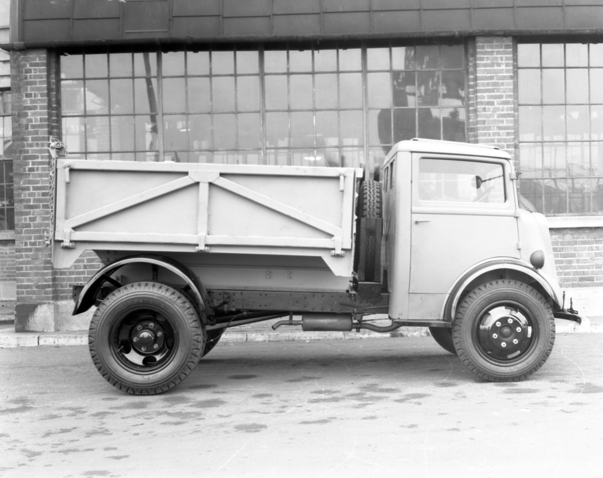 This archival image documents the 1946 Model 7v 118in wheelbase Ford Thames 4 ton tipper and is preserved in the Ford Heritage Vault as part of Ford Motor Company's historic photographic archive. Free for personal, non-commercial use. Ford Heritag...