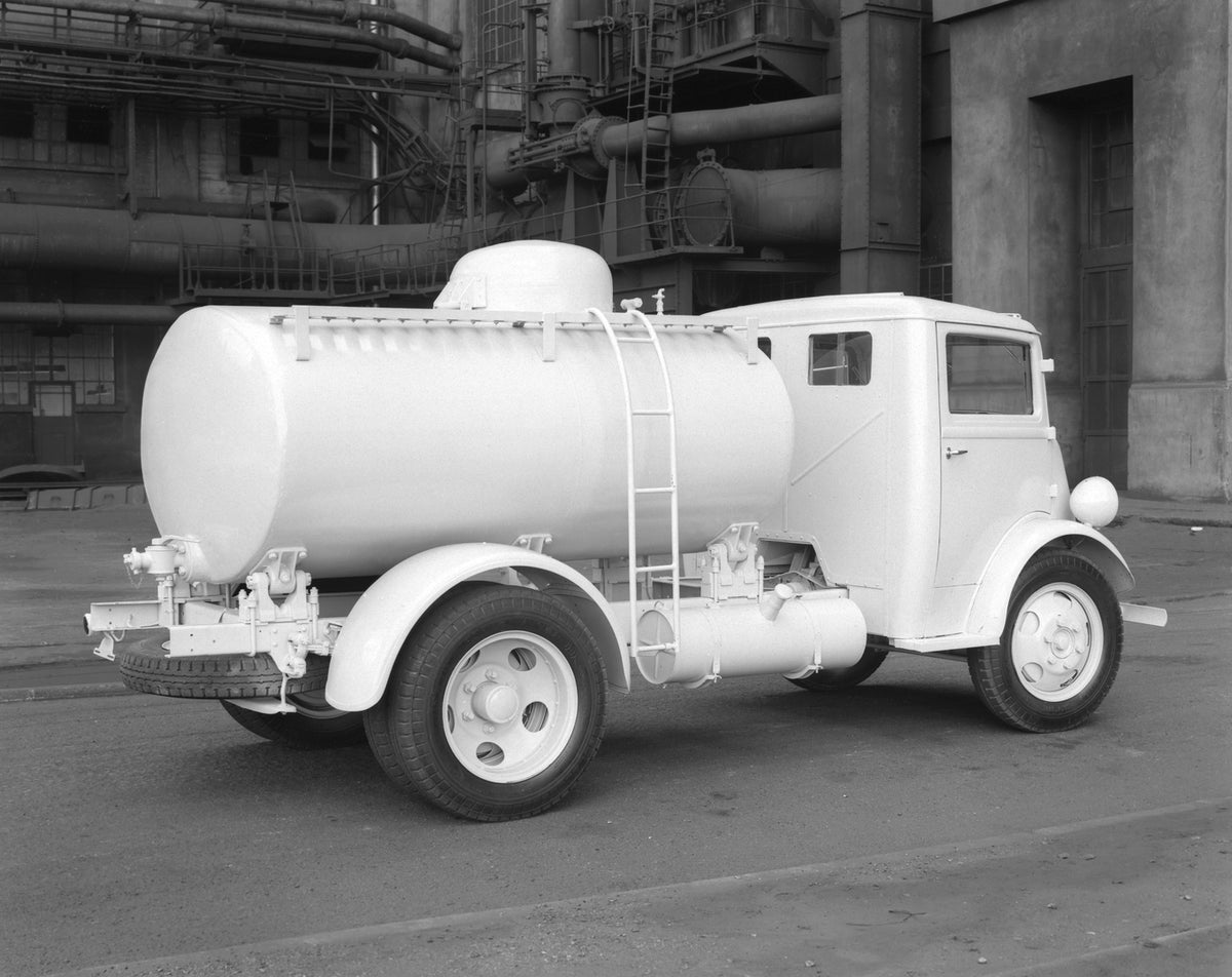 This archival image documents the 1948 7v Thames tanker in Reynolds and is preserved in the Ford Heritage Vault as part of Ford Motor Company's historic photographic archive. Free for personal, non-commercial use. Ford Heritage Vault reference AR-...