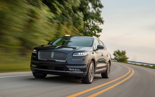 2021 Lincoln Nautilus action shot on scenic road HV 2021-0028