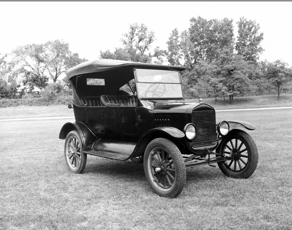 This archival image documents the 1922 Ford Model T Touring Car and is preserved in the Ford Heritage Vault as part of Ford Motor Company's historic photographic archive. Free for personal, non-commercial use. Ford Heritage Vault reference AR-2008...