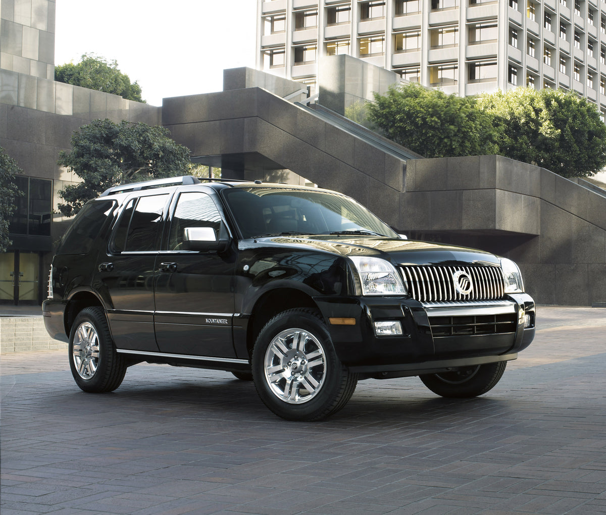 This archival image documents the 2007 Mercury Mountaineer Side Angle and is preserved in the Ford Heritage Vault as part of Ford Motor Company's historic photographic archive. Free for personal, non-commercial use. Ford Heritage Vault reference A...