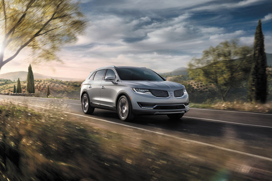 2017 Lincoln MKX action shot on scenic road MS200020 HV 2017-0040