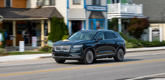 2021 Lincoln Nautilus action shot on scenic street HV 2021-0029