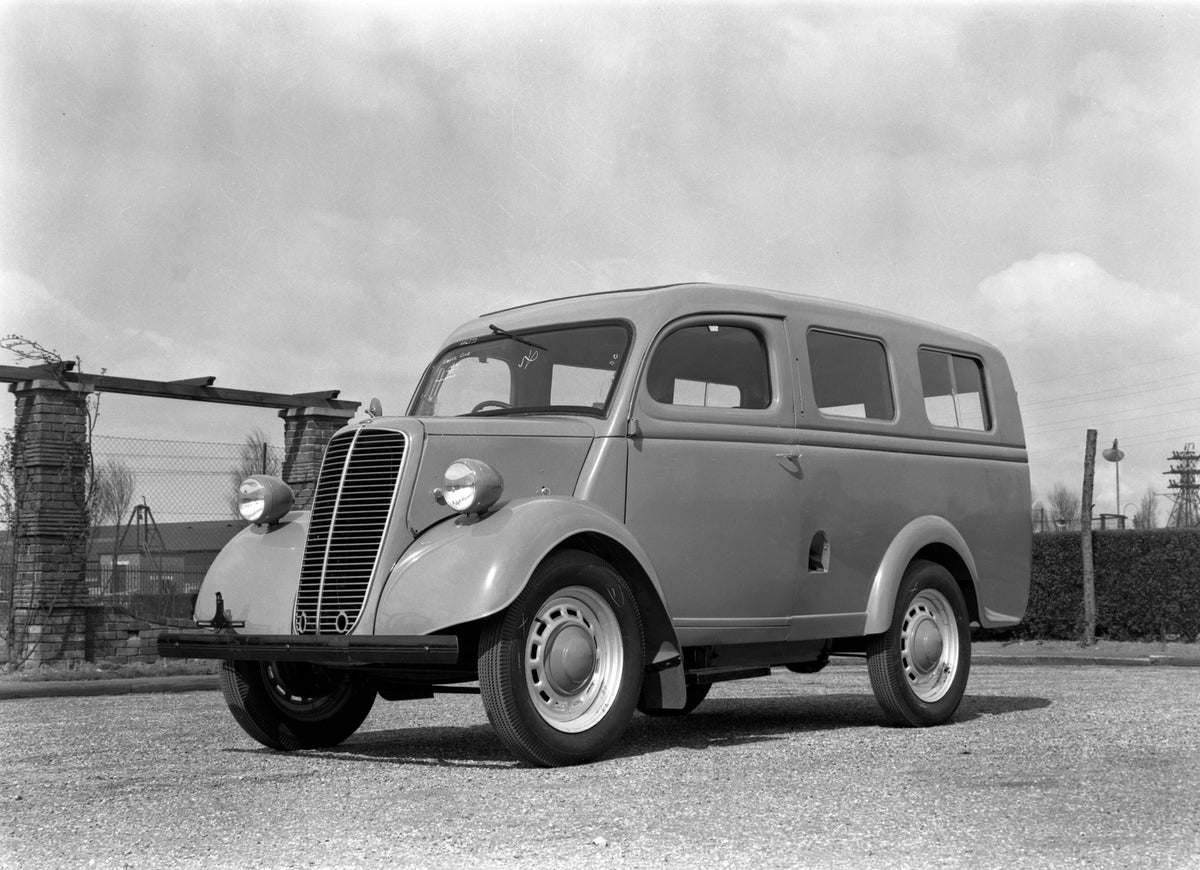 This archival image documents the 1952 Ford Thames 100 WT Estate car and is preserved in the Ford Heritage Vault as part of Ford Motor Company's historic photographic archive. Free for personal, non-commercial use. Ford Heritage Vault reference AR...