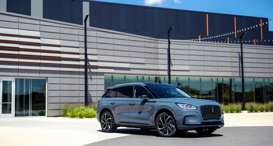 2023 Lincoln Corsair Grand Touring in front of building HV 2023-0019