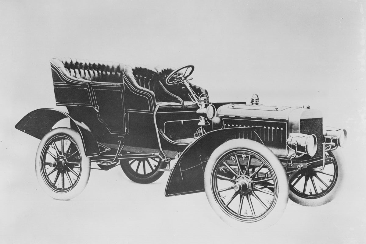 This archival image documents the 1905 Ford Model B Touring and is preserved in the Ford Heritage Vault as part of Ford Motor Company's historic photographic archive. Free for personal, non-commercial use. Ford Heritage Vault reference AR-2008-8.1...