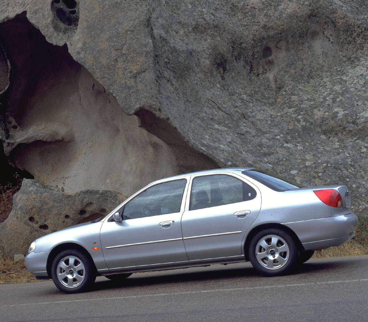 This archival image documents the 1996 Ford Mondeo Mark II Ghia side view with scenic rock formation and is preserved in the Ford Heritage Vault as part of Ford Motor Company's historic photographic archive. Free for personal, non-commercial use. ...