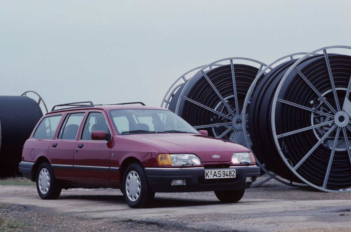 This archival image documents the 1987 Ford Seria 2.0 Ghia with equipment and is preserved in the Ford Heritage Vault as part of Ford Motor Company's historic photographic archive. Free for personal, non-commercial use. Ford Heritage Vault referen...